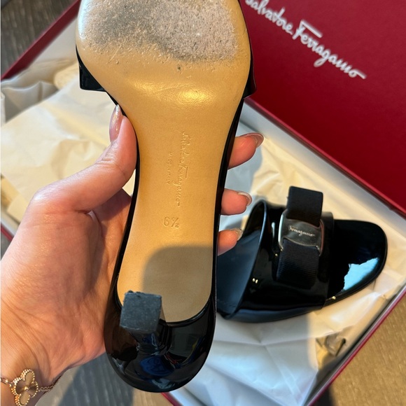 Salvatore Ferragamo Vars Bow Sandal Mule - Picture 4 of 5